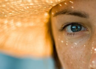 ¿Cómo el sol afecta nuestra piel creando manchas solares? manchas solares en la piel