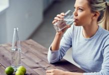 ¿El agua con gas es igual de hidratante que la normal? agua con gas