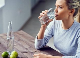 ¿El agua con gas es igual de hidratante que la normal? agua con gas