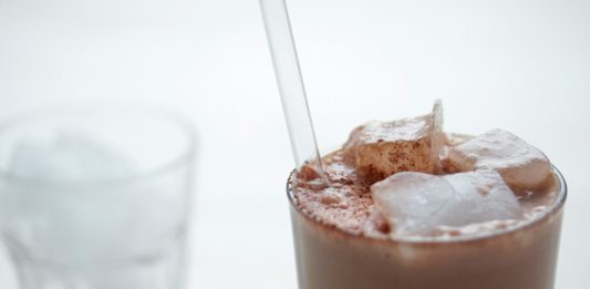 Disfruta de un rico batido de chocolate fitness batido de chocolate