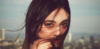 5 Hacks que te ayudarán a combatir el frizz de tu cabello 5 Hacks que te ayudarán a combatir el frizz de tu cabello