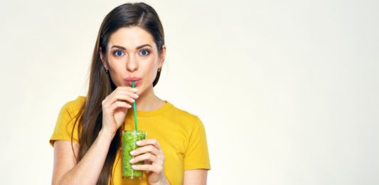 Las razones por las cuales deberías de tomar jugos naturales Las razones por las cuales deberías de tomar jugos naturales