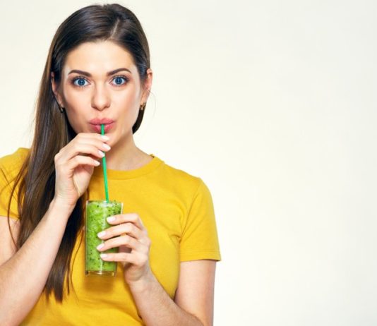 Las razones por las cuales deberías de tomar jugos naturales Las razones por las cuales deberías de tomar jugos naturales
