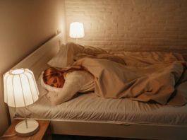 Un estudio revela que el dormir con luces prendidas te aumenta de peso Un estudio revela que el dormir con luces prendidas te aumenta de peso