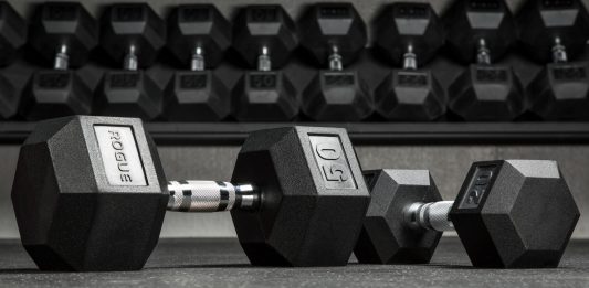 ¿Por qué el ejercicio con pesas es clave para tener huesos fuertes? ejercicio con pesas