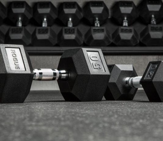 ¿Por qué el ejercicio con pesas es clave para tener huesos fuertes? ejercicio con pesas