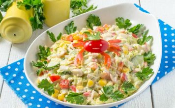 Ensalada con surimi.