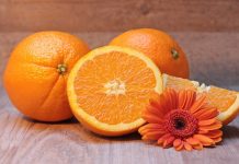 Ensalada de naranja, queso y pistaches.
