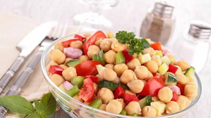 Receta ensalada de verano con garbanzos y pepino