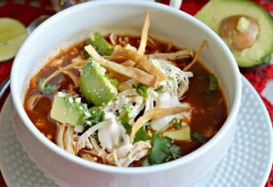 Receta mexicana para una deliciosa sopa de tortilla