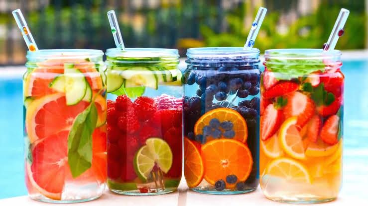 5 deliciosas aguas con frutas para la comida