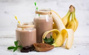 4- Batido de proteína de chocolate y plátano