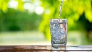 8 ideas para tomar tus dos litros de agua diario