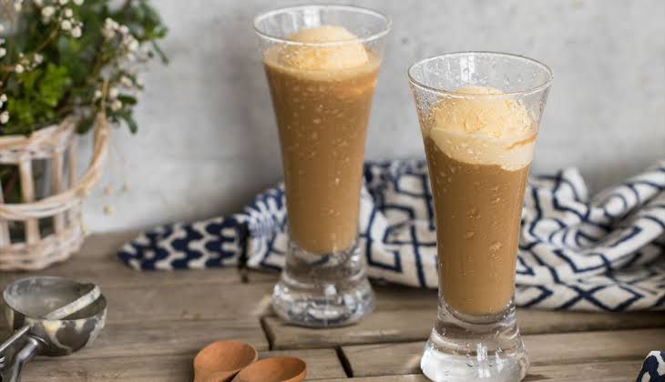 Batido de café, plátano y chía para desayunar