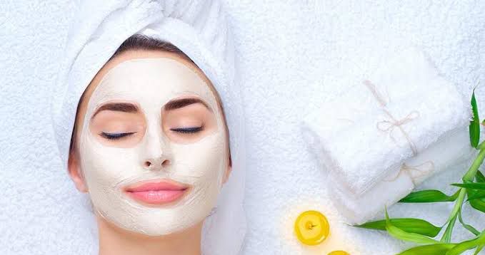 Cómo hacer una limpieza facial en casa