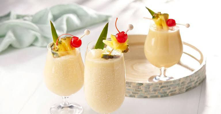 Cómo preparar piña colada con Baileys