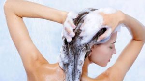 Cada cuánto debes lavarte el pelo y por qué