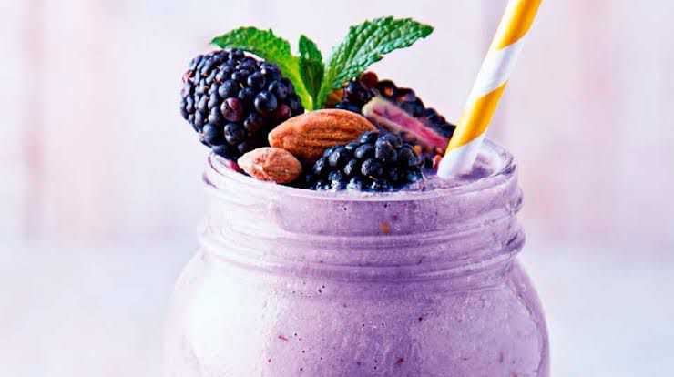 Smoothie de zarzamora con leche