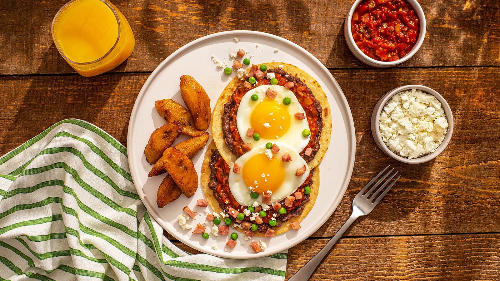 CÓMO PREPARAR HUEVOS MOTULEÑOS