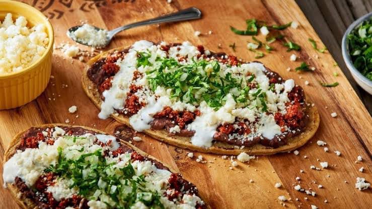 RECETA DE HUARACHES CON COSTILLA