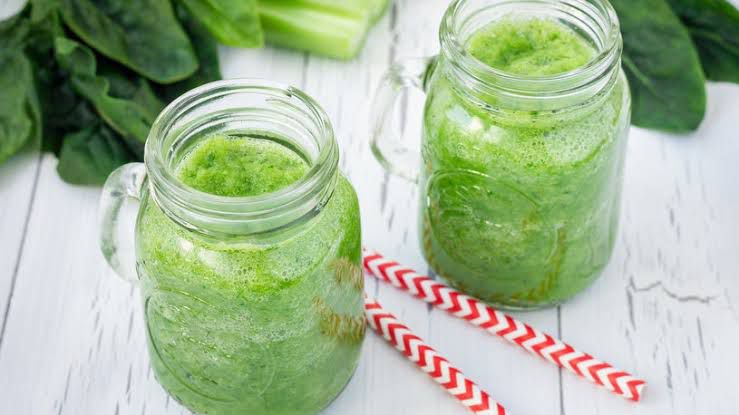 Batido verde para un desayuno Nutritivo