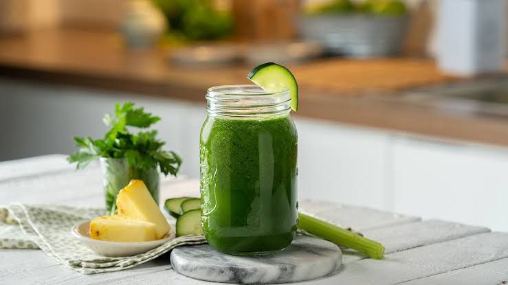 Jugo verde con piña para nutrir tus mañanas