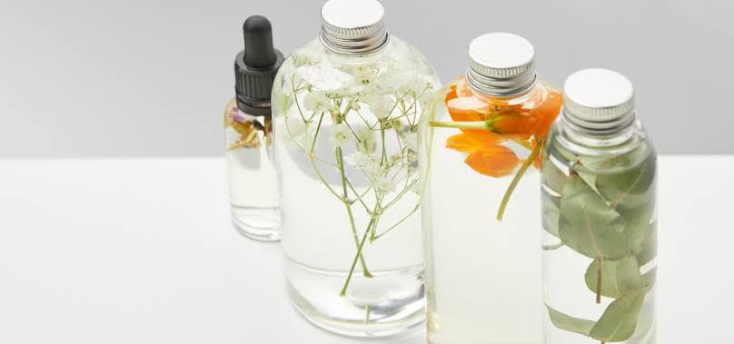 Aguas florales para cuidar tu piel