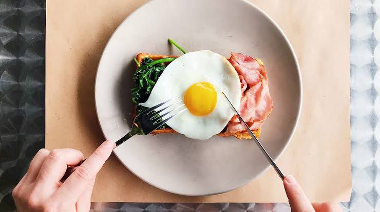 ¿Cuánto huevo se puede comer al día