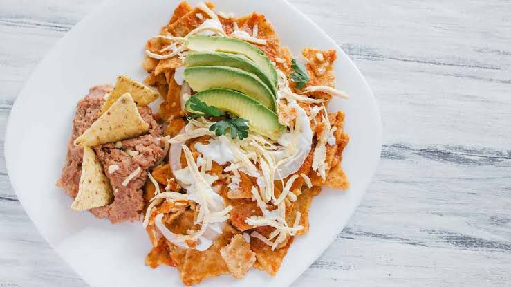 Chilaquiles de pollo deliciosos y caldosos