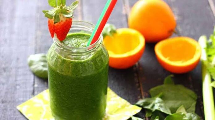 Jugo verde con naranja para bajar de peso