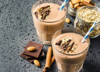Licuado de avena con cocoa y avellana Licuado de avena con cocoa y avellana