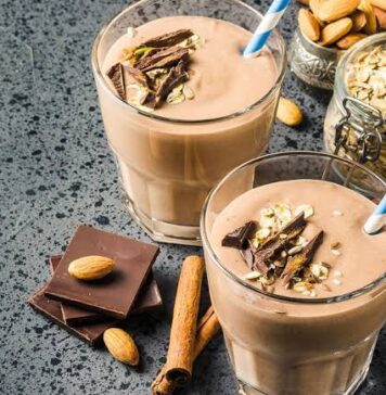 Licuado de avena con cocoa y avellana Licuado de avena con cocoa y avellana