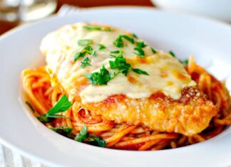 Pechuga de pollo a la parmesana Pechuga de pollo a la parmesana