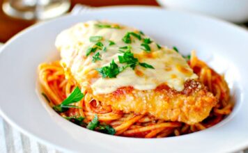 Pechuga de pollo a la parmesana Pechuga de pollo a la parmesana