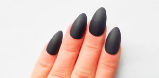 Diseños de uñas negras mate con toques minimalistas Diseños de uñas negras mate con toques minimalistas