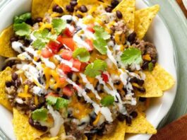 Nachos con carne arrachera y queso