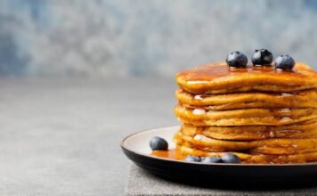 Hot cakes de avena con blueberries Hot cakes de avena con blueberries