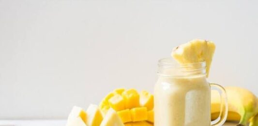Smoothie de plátano y piña Smoothie de plátano y piña