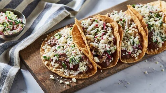 Tacos de bistec con queso