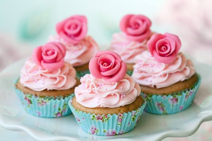 Cupcakes de vainilla con rosas