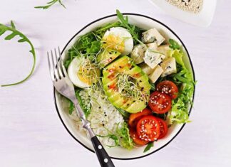 Ensaladas con aguacate para la cena Ensaladas con aguacate para la cena