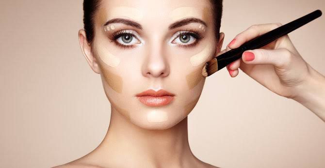 Tips de maquillaje para chicas de piel grasa