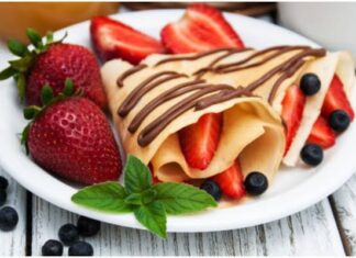 Crepas con frutas para el desayuno Crepas con frutas para el desayuno
