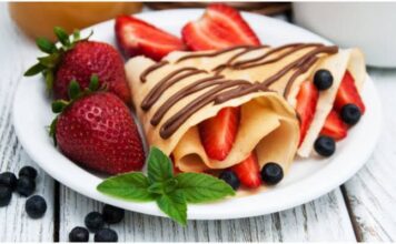 Crepas con frutas para el desayuno Crepas con frutas para el desayuno