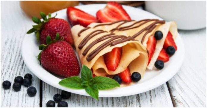 Crepas con frutas para el desayuno