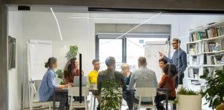 Cinco razones para capacitar a tu equipo de trabajo en 2024 capacitacion de equipos una tendencia en 2024 revista comebien
