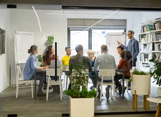 Cinco razones para capacitar a tu equipo de trabajo en 2024 capacitacion de equipos una tendencia en 2024 revista comebien