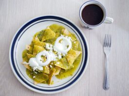 Chilaquiles rellenos de queso para el desayuno Chilaquiles rellenos de queso para el desayuno