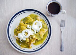 Chilaquiles rellenos de queso para el desayuno Chilaquiles rellenos de queso para el desayuno