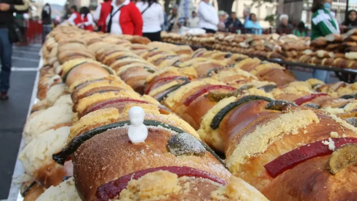 Mega-Partida-de-Rosca-de-Reyes-en-el-Zocal